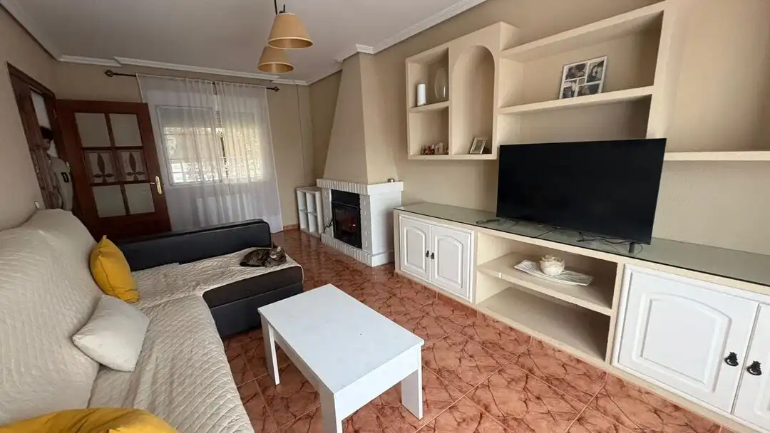Sala de estar de Casa adosada en venta en Mejorada con Aire acondicionado, Calefacción y Jardín privado