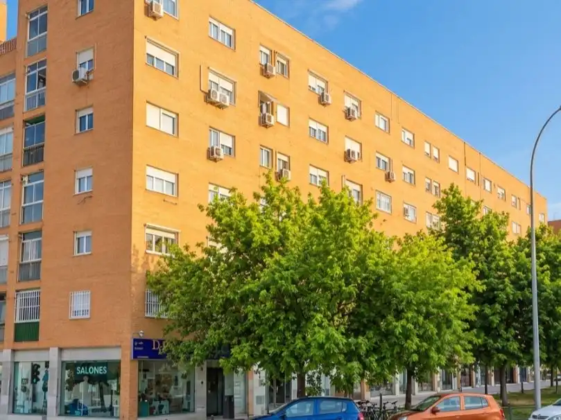 Vista exterior de Piso en venta en Villaverde