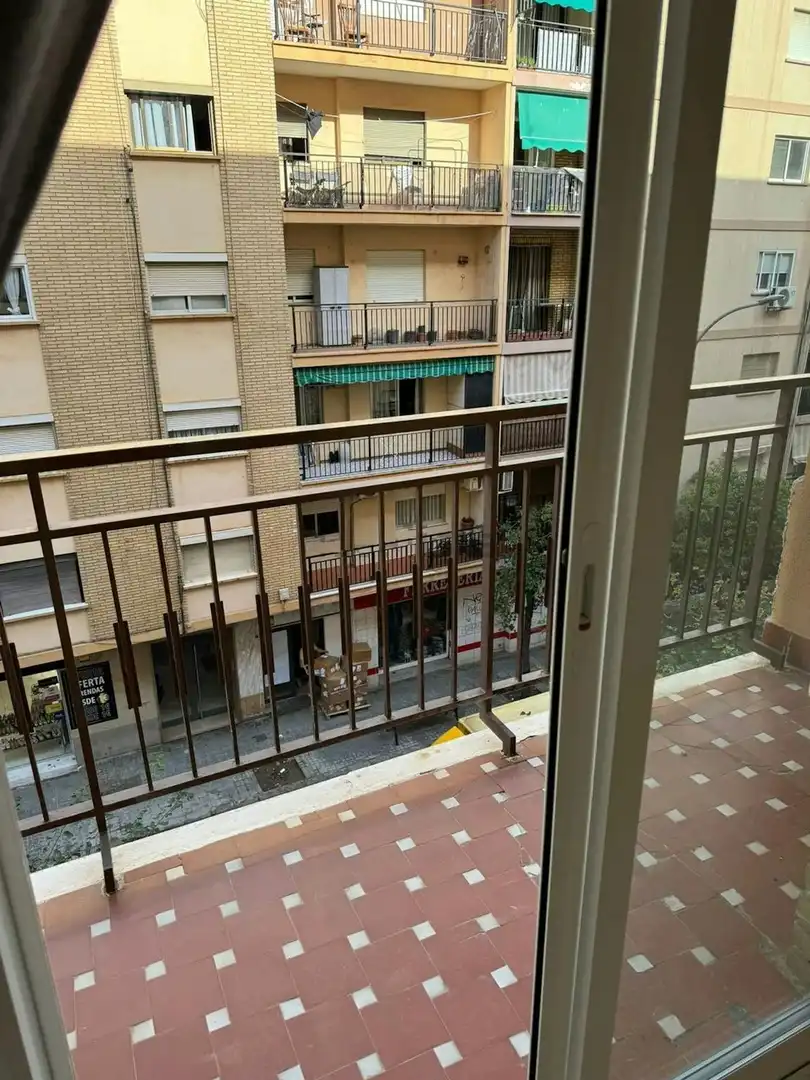 Terraza de Piso para compartir en Valencia con Lavadora