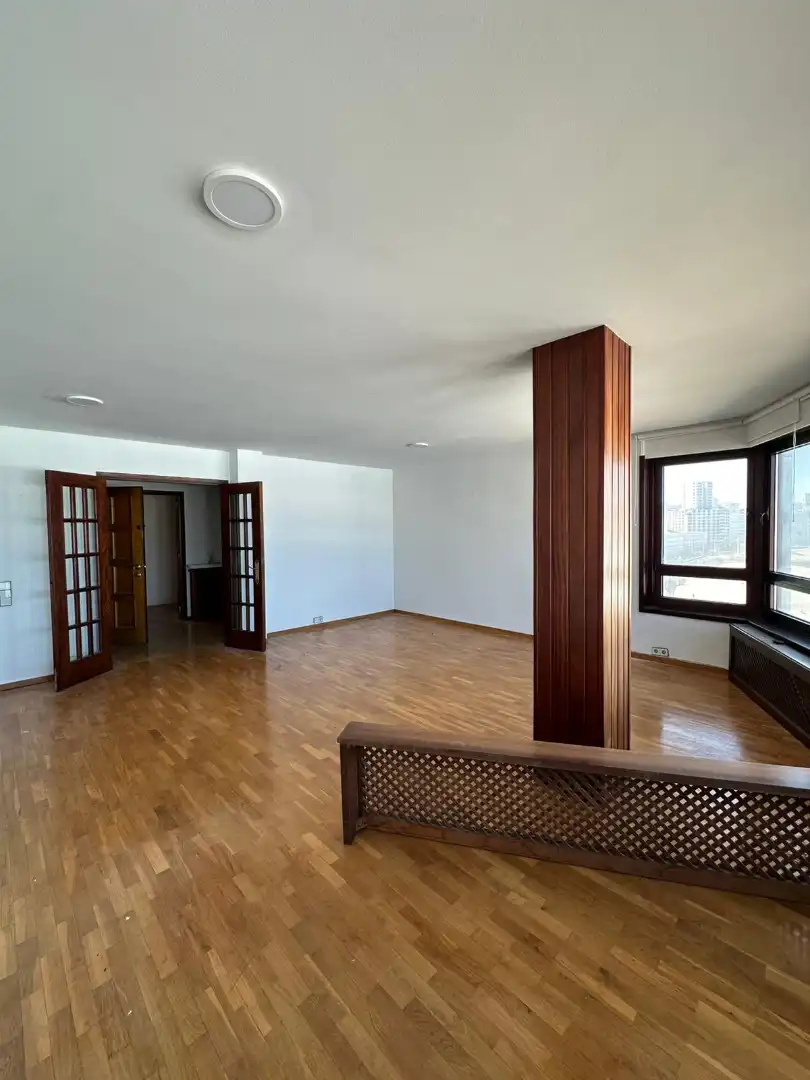 Sala d'estar de Pis en venda en A Coruña Capital  amb Calefacció, Parquet i Traster
