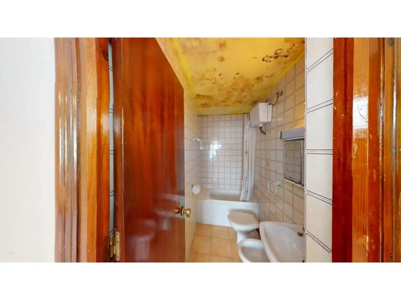 Bany de Casa o xalet en venda en Caravaca de la Cruz amb Aire condicionat, Jardí privat i Terrassa