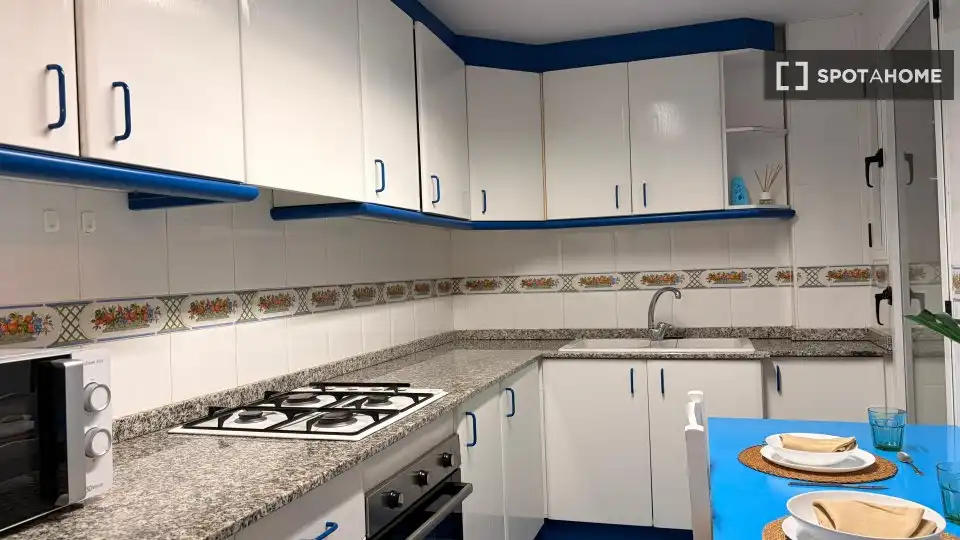 Cuina de Pis de lloguer en Moncada amb Aire condicionat, Calefacció i Moblat