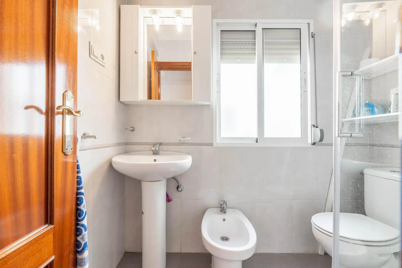 Baño de Piso en venta en Granada con Aire acondicionado y Amueblado