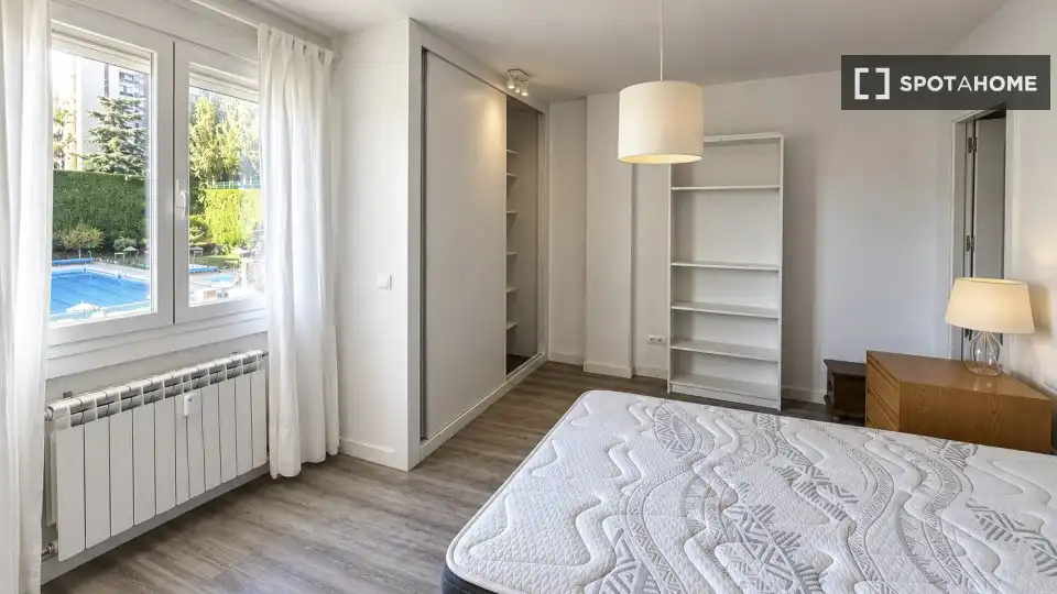 Schlafzimmer von Wohnung zur Miete in Fuencarral - El Pardo