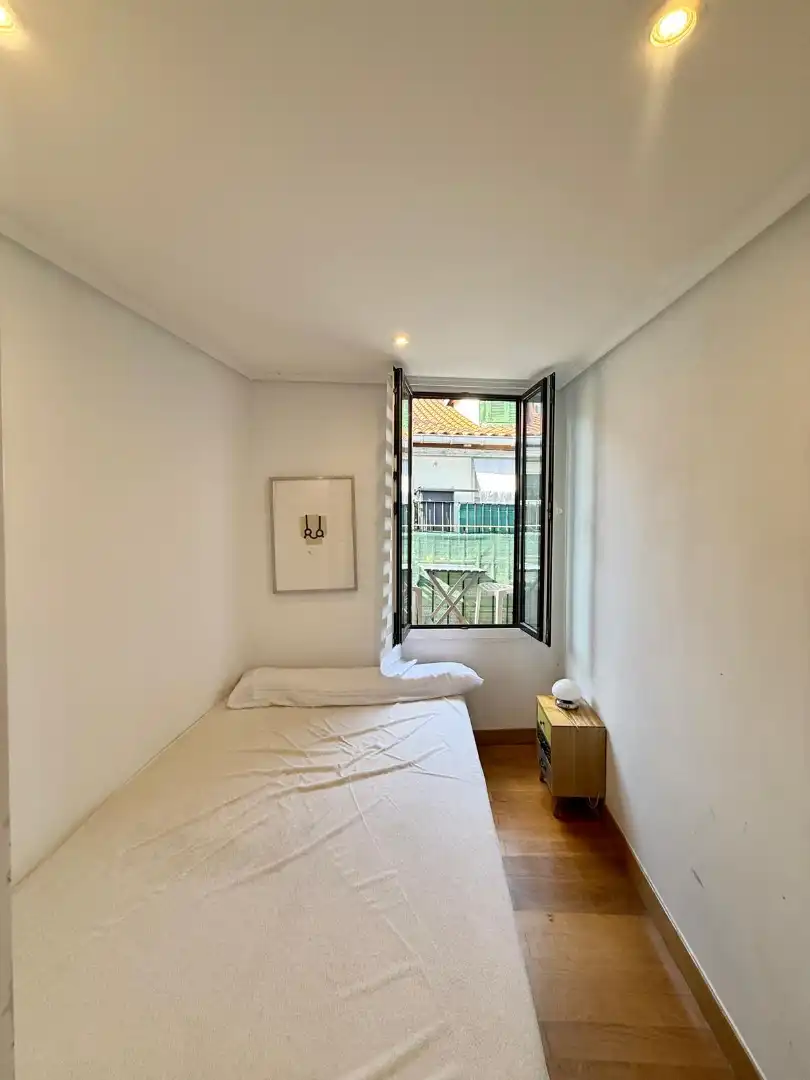 Bedroom of Flat for sale in Donostia - San Sebastián   with Furnished and Balcony