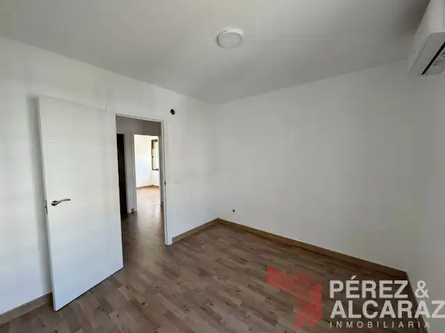 Bedroom of Flat for sale in Palma del Río  with Air Conditioner, Parquet flooring and Washing machine