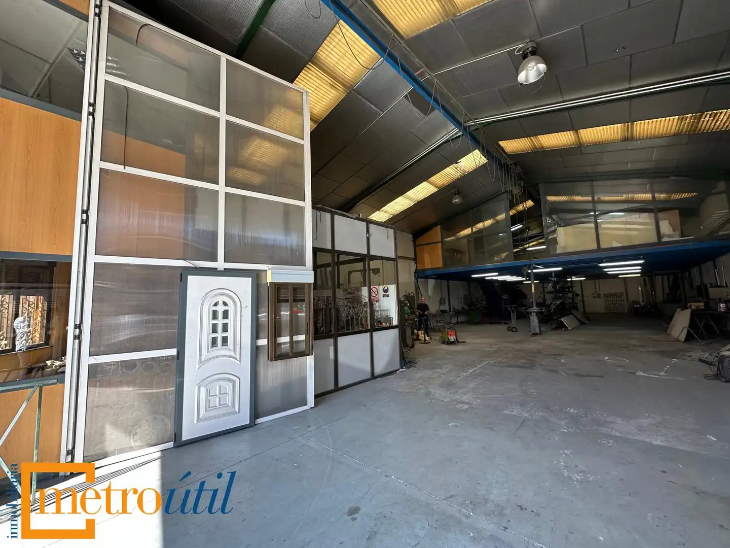 Vista exterior de Nave industrial en venta en Villares de la Reina
