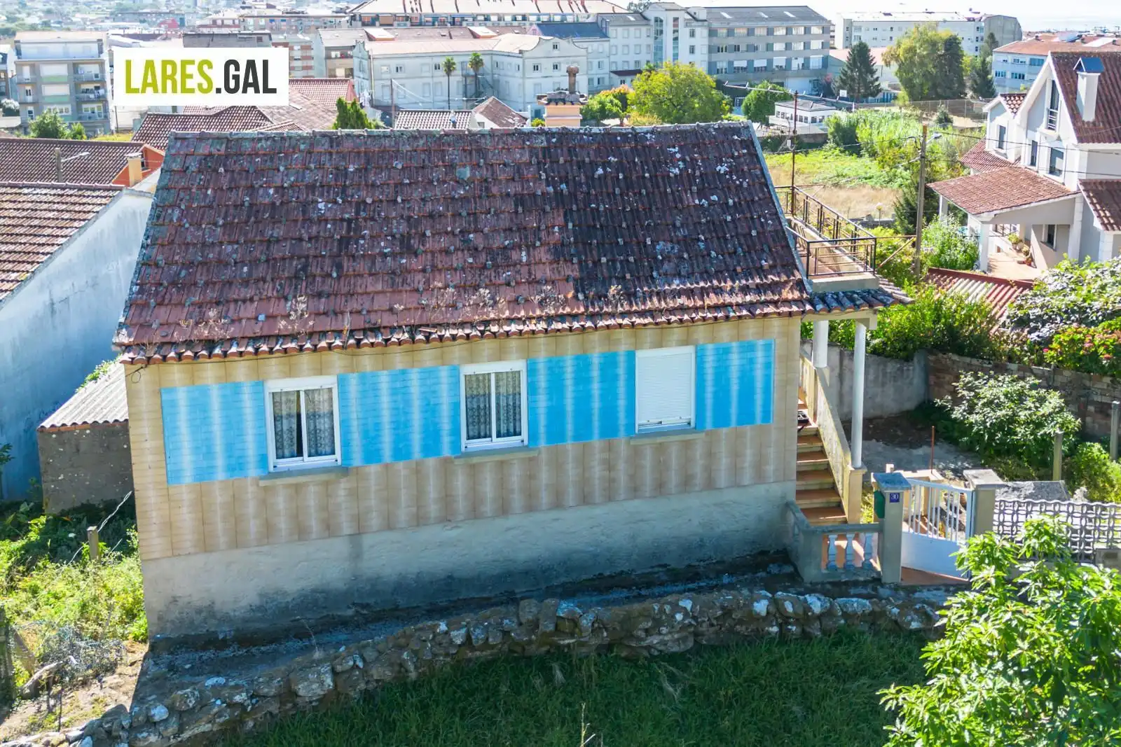 Vista exterior de Casa o xalet en venda en Cangas  amb Terrassa