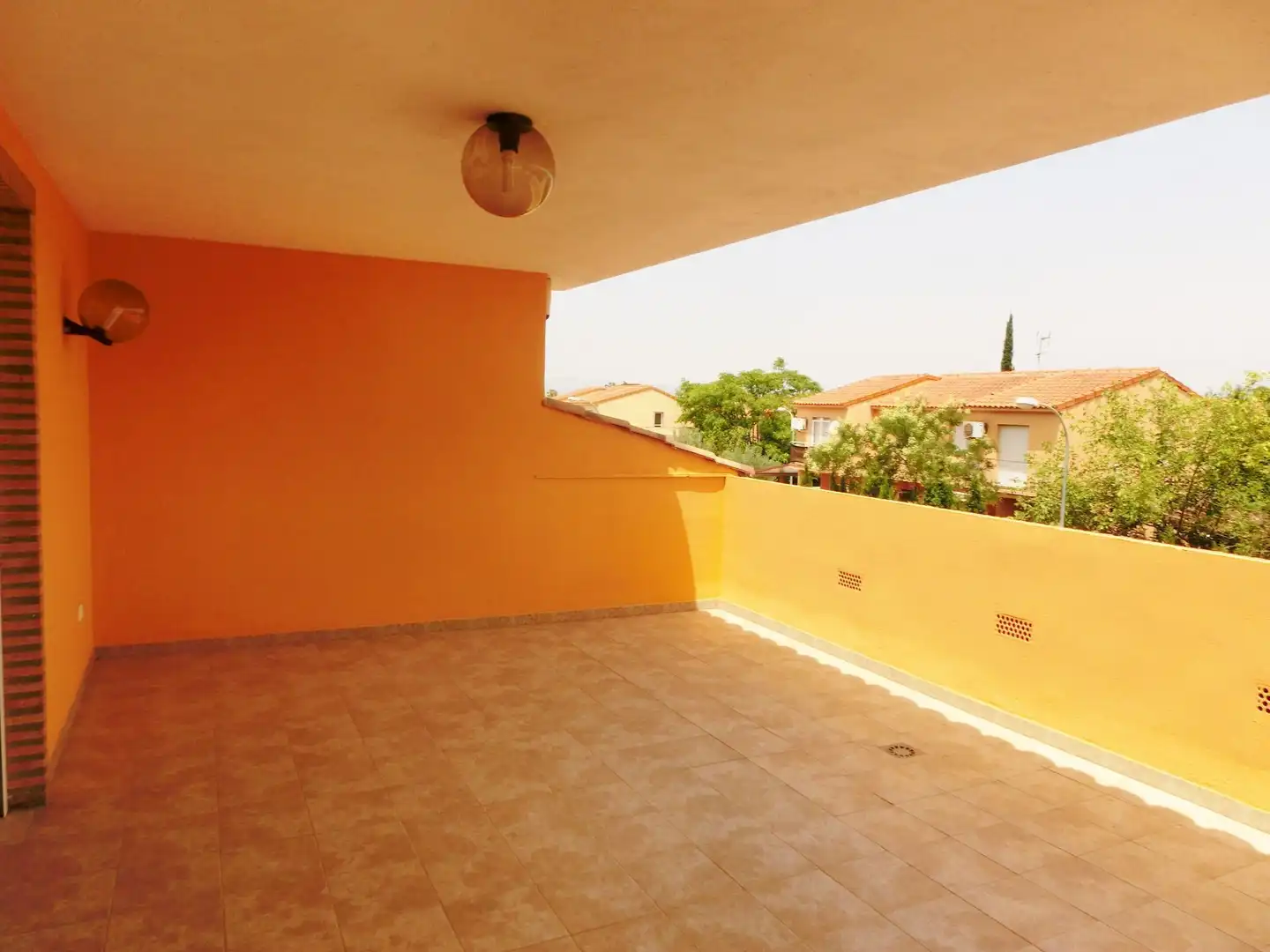 Terrace of Houses for sale in La Pobla de Vallbona  with Air Conditioner, Heating and Private garden