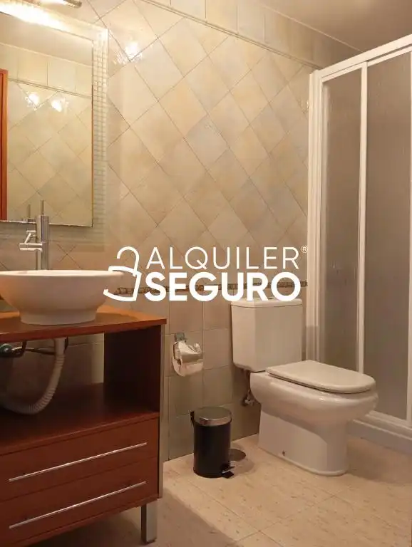 Baño de Piso de alquiler en Telde con Trastero y Amueblado