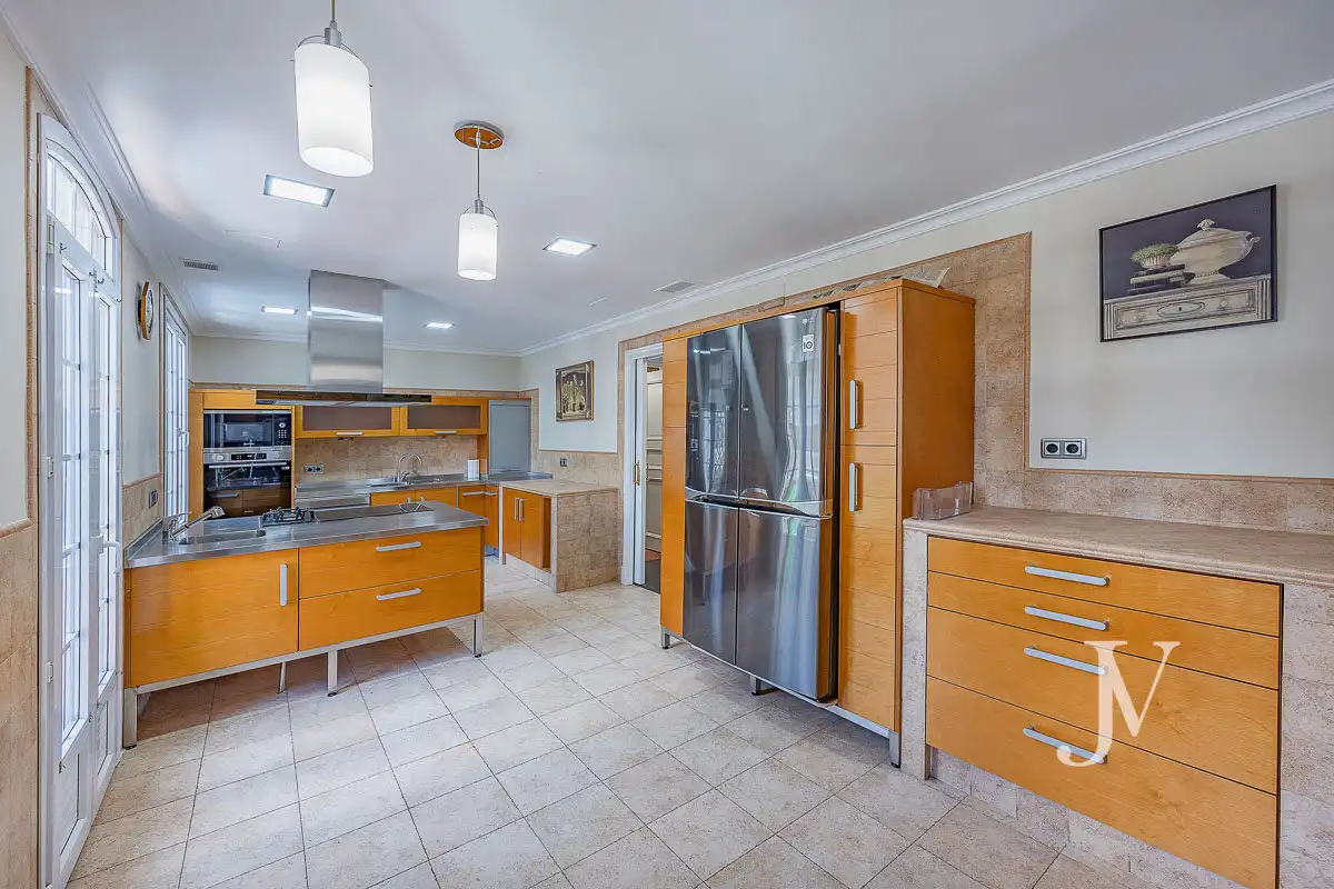 Cocina de Casa adosada en venta en Madrid con Aire acondicionado, Calefacción y Jardín privado
