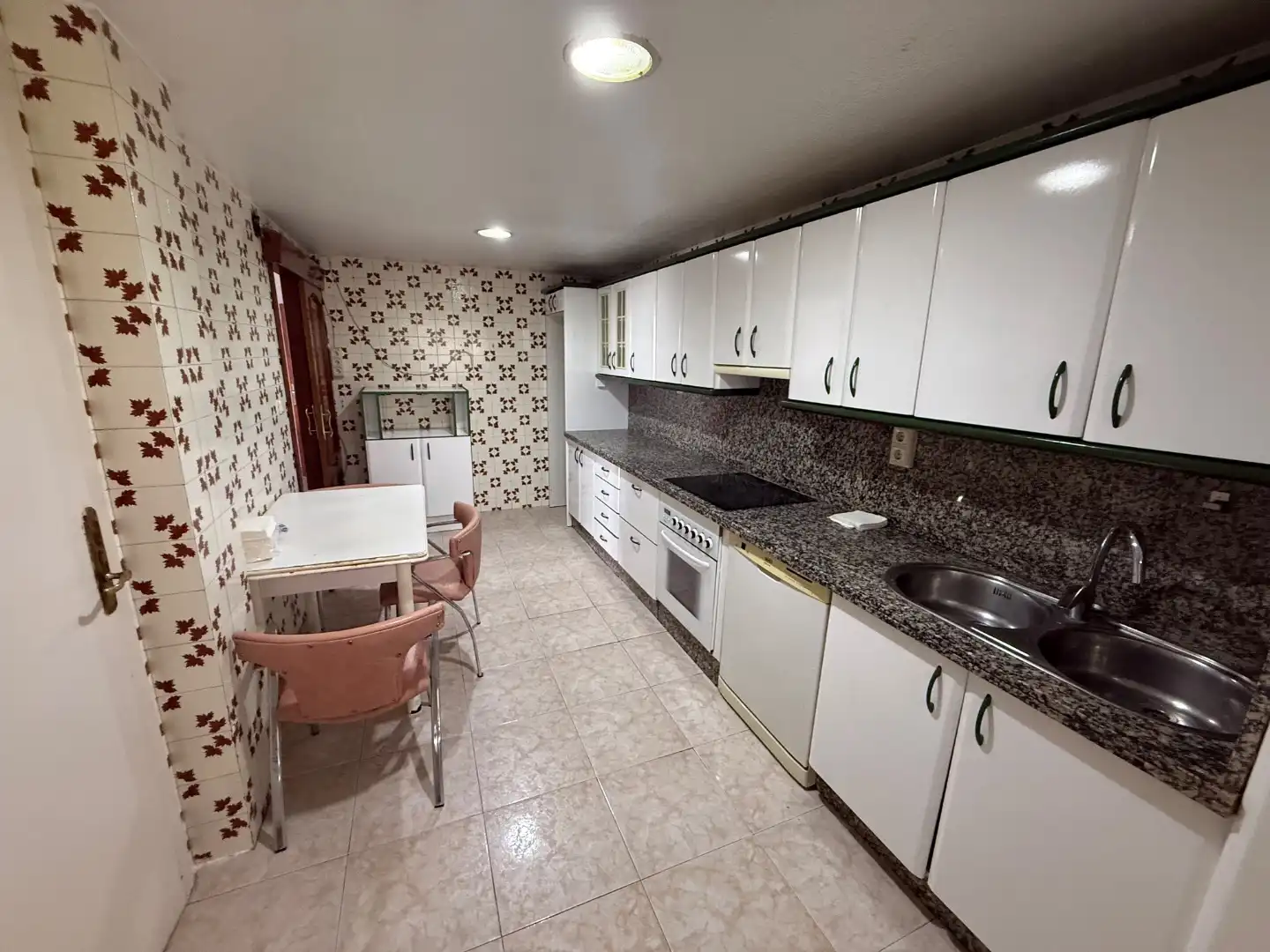 Cocina de Piso en venta en  Granada Capital con Aire acondicionado y Balcón