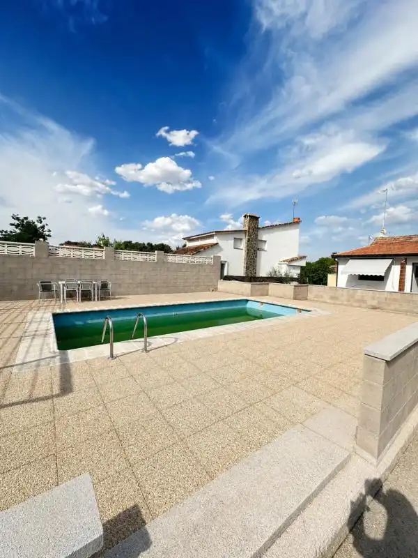Piscina de Casa o xalet en venda en Pioz amb Calefacció