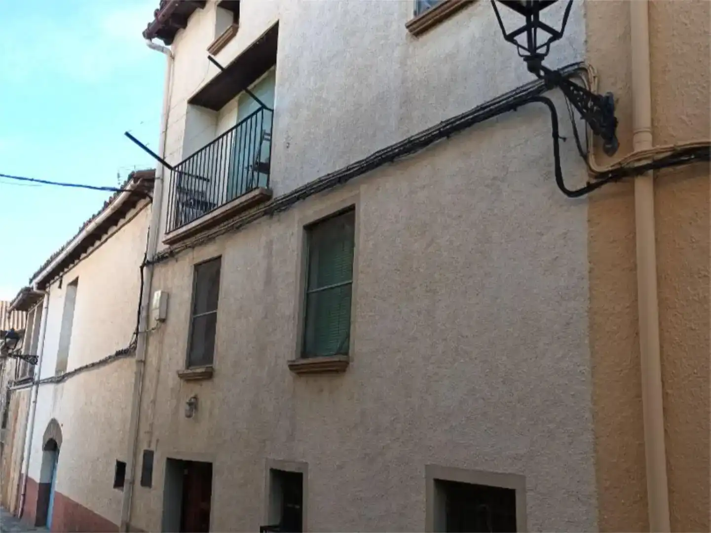 Vista exterior de Casa adosada en venda en Puente la Reina de Jaca amb Balcó