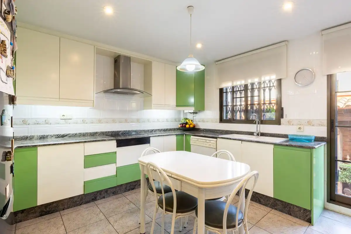 Cocina de Casa adosada en venta en Alaquàs con Aire acondicionado, Calefacción y Terraza