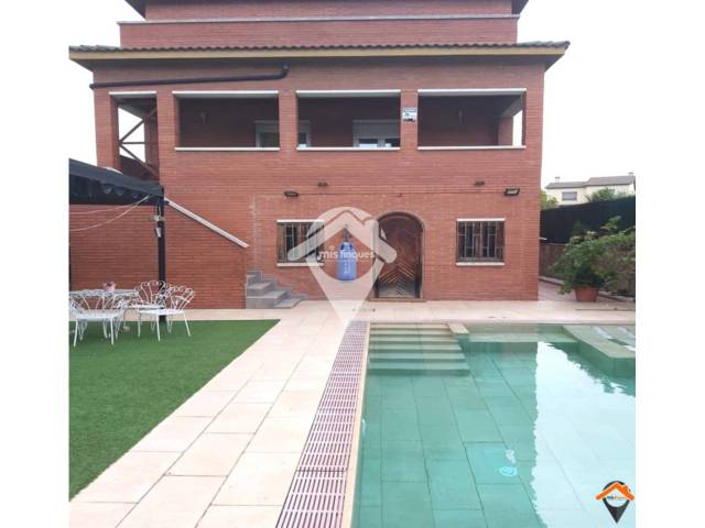 Casa-chalet en Venta en Est en Can Serra