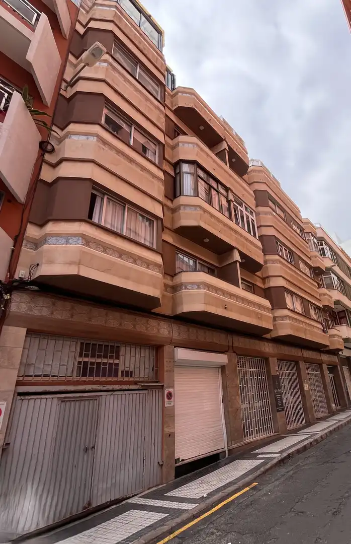 Vista exterior de Pis en venda en Las Palmas de Gran Canaria amb Balcó