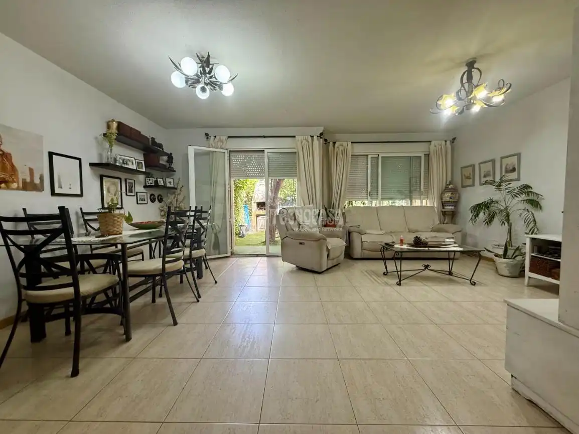 Casa aparellada en venda a Alovera, imagen 9