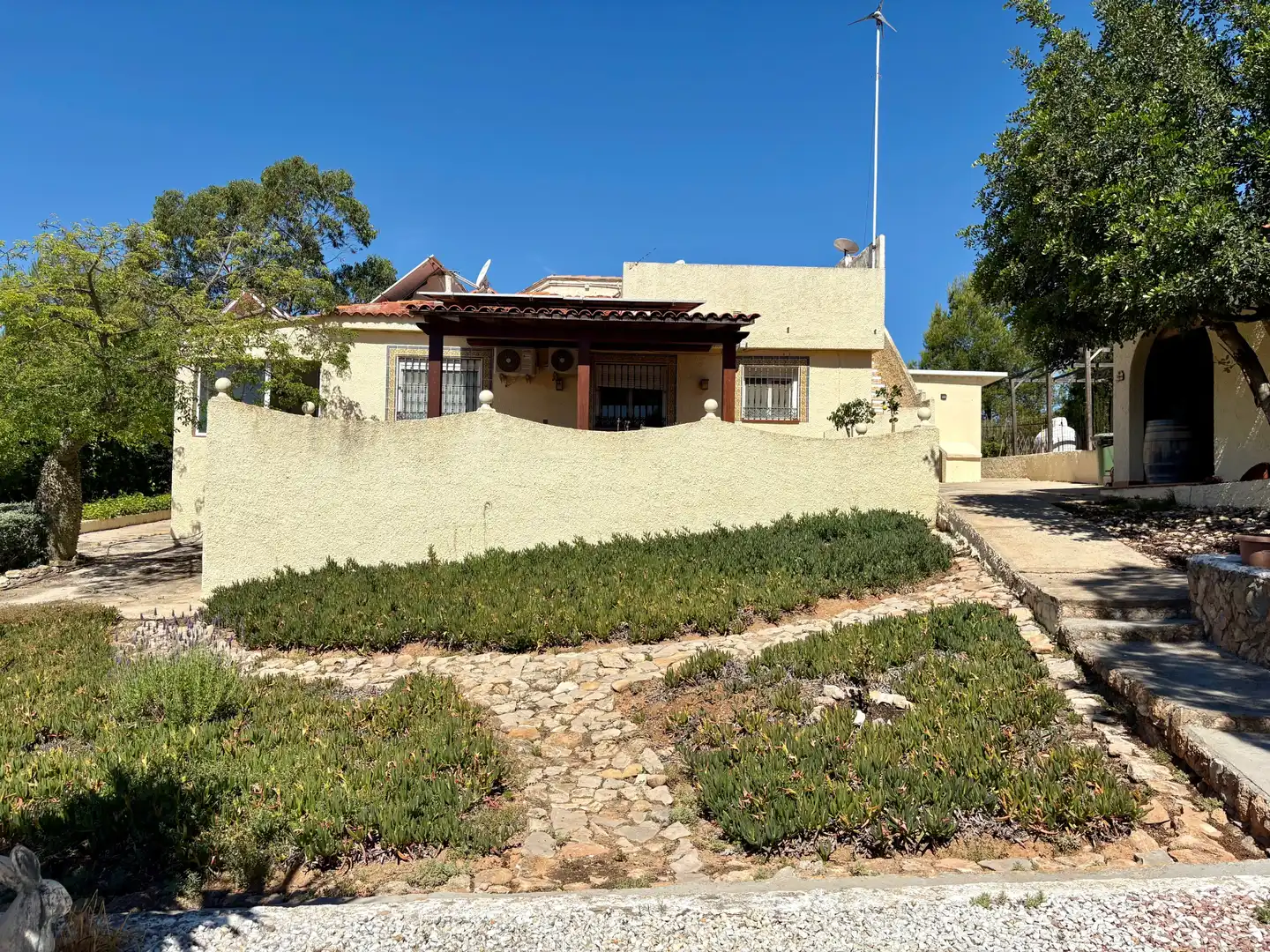 Vista exterior de Casa o xalet en venda en Cheste amb Aire condicionat, Calefacció i Jardí privat