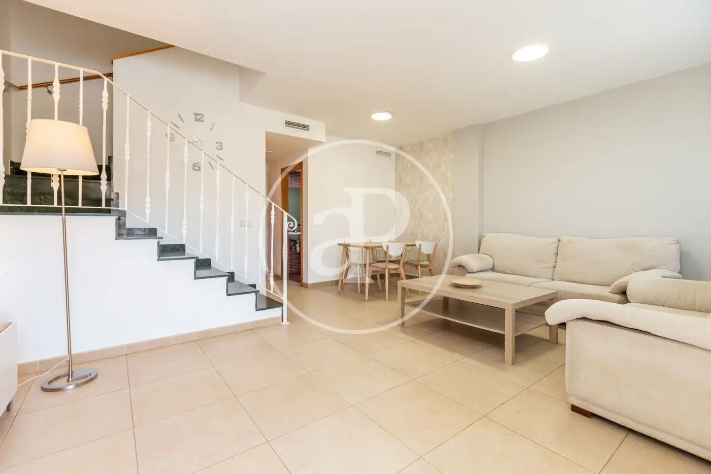 Wohnzimmer von Einfamilien-Reihenhaus zum Verkauf in Sagunto / Sagunt mit Heizung, Terrasse und Abstellraum