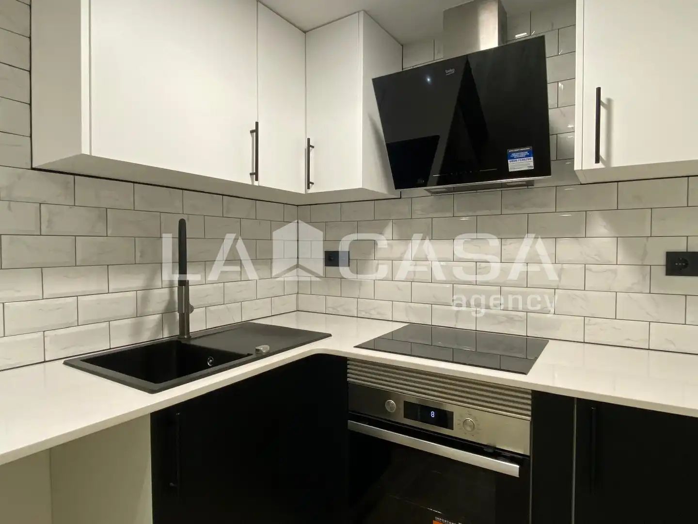 Cocina de Local en venta en Santa Coloma de Gramenet