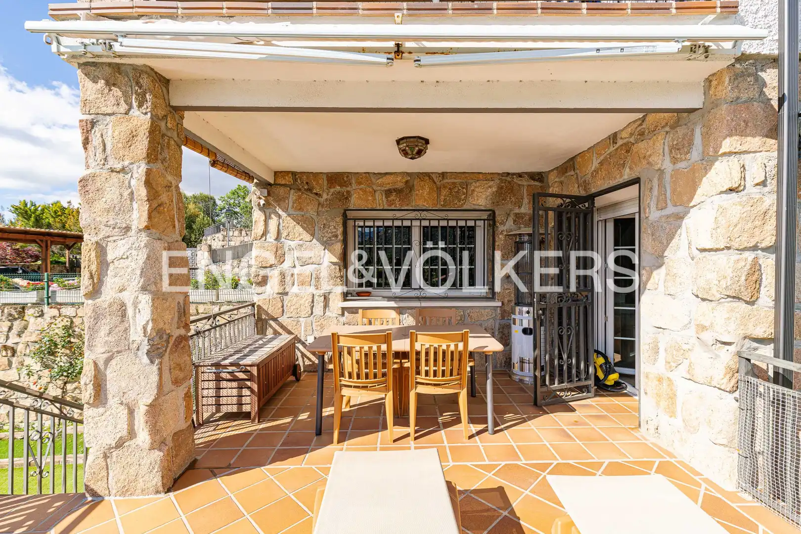 Terrassa de Casa o xalet en venda en El Boalo - Cerceda – Mataelpino amb Aire condicionat, Calefacció i Jardí privat