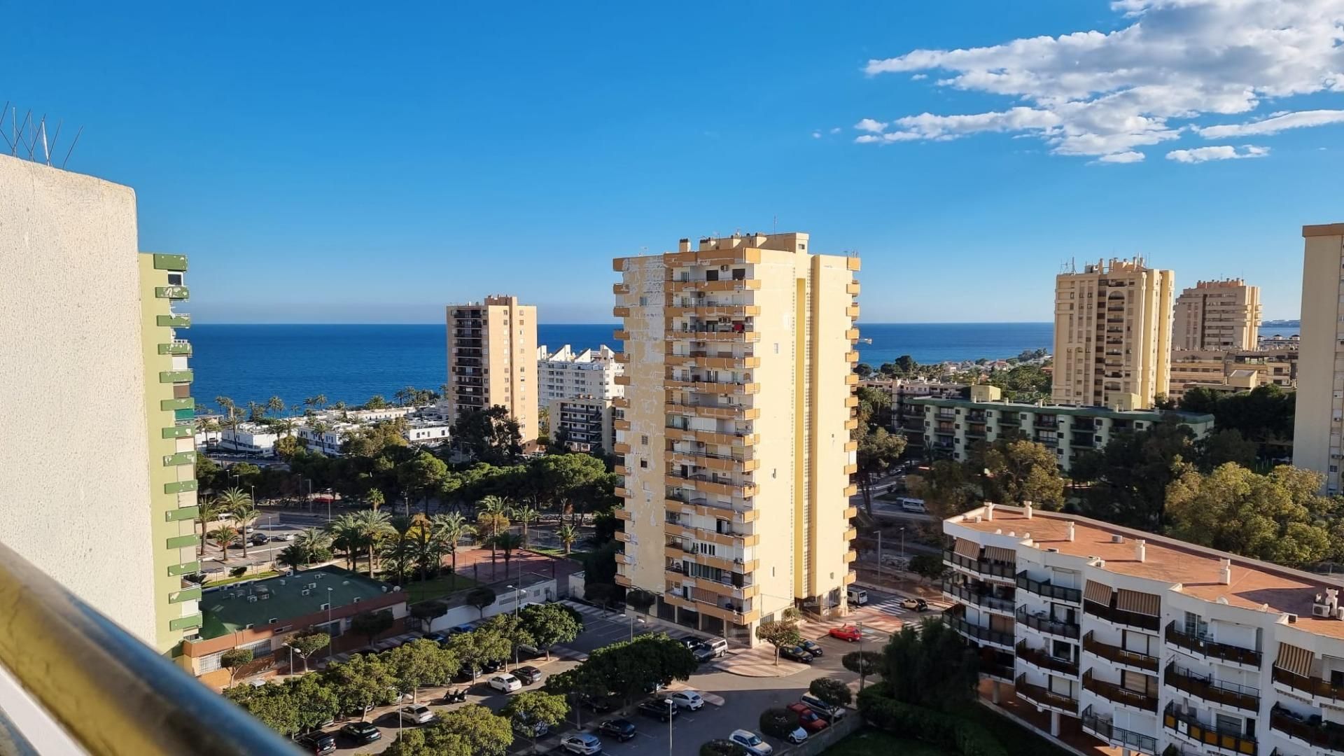 Vista exterior de Apartament de lloguer en Roquetas de Mar amb Terrassa i Piscina comunitària