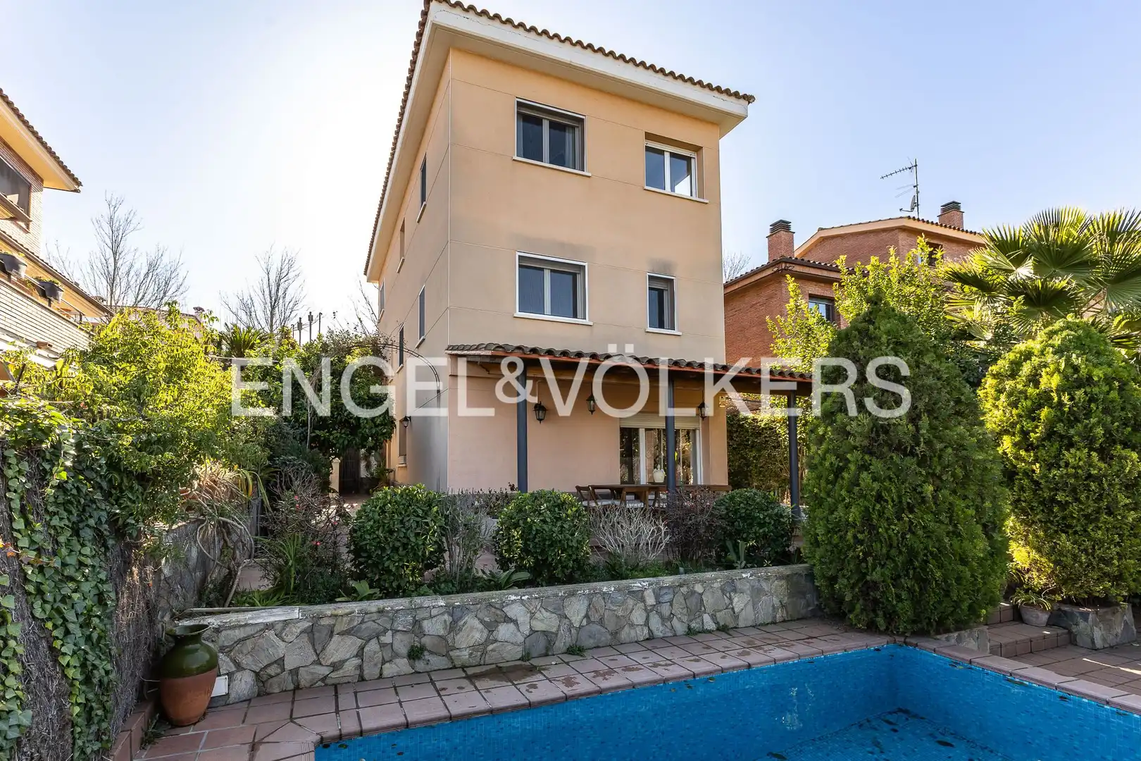 Exterior view of Houses for sale in Sant Cugat del Vallès  with Air Conditioner, Heating and Private garden