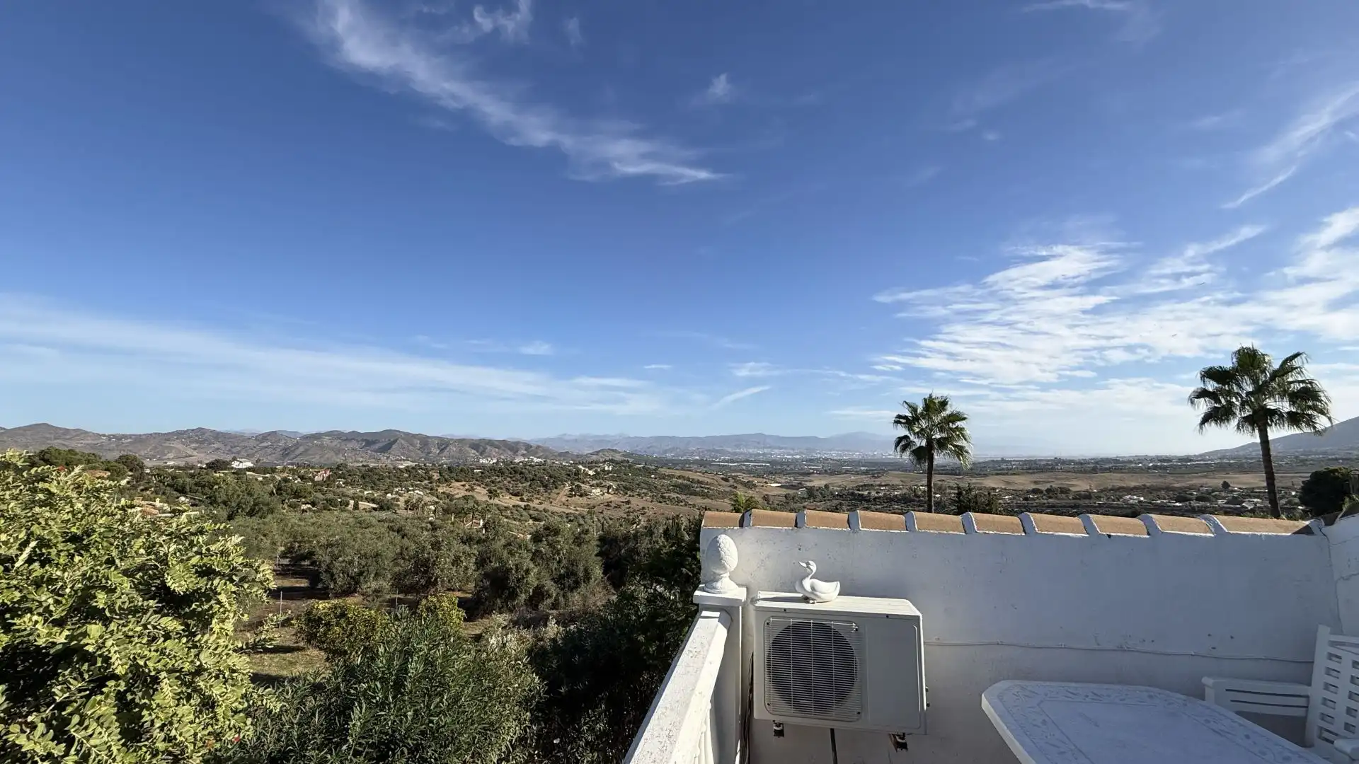 Vista exterior de Finca rústica en venda en Alhaurín de la Torre amb Aire condicionat, Traster i Piscina