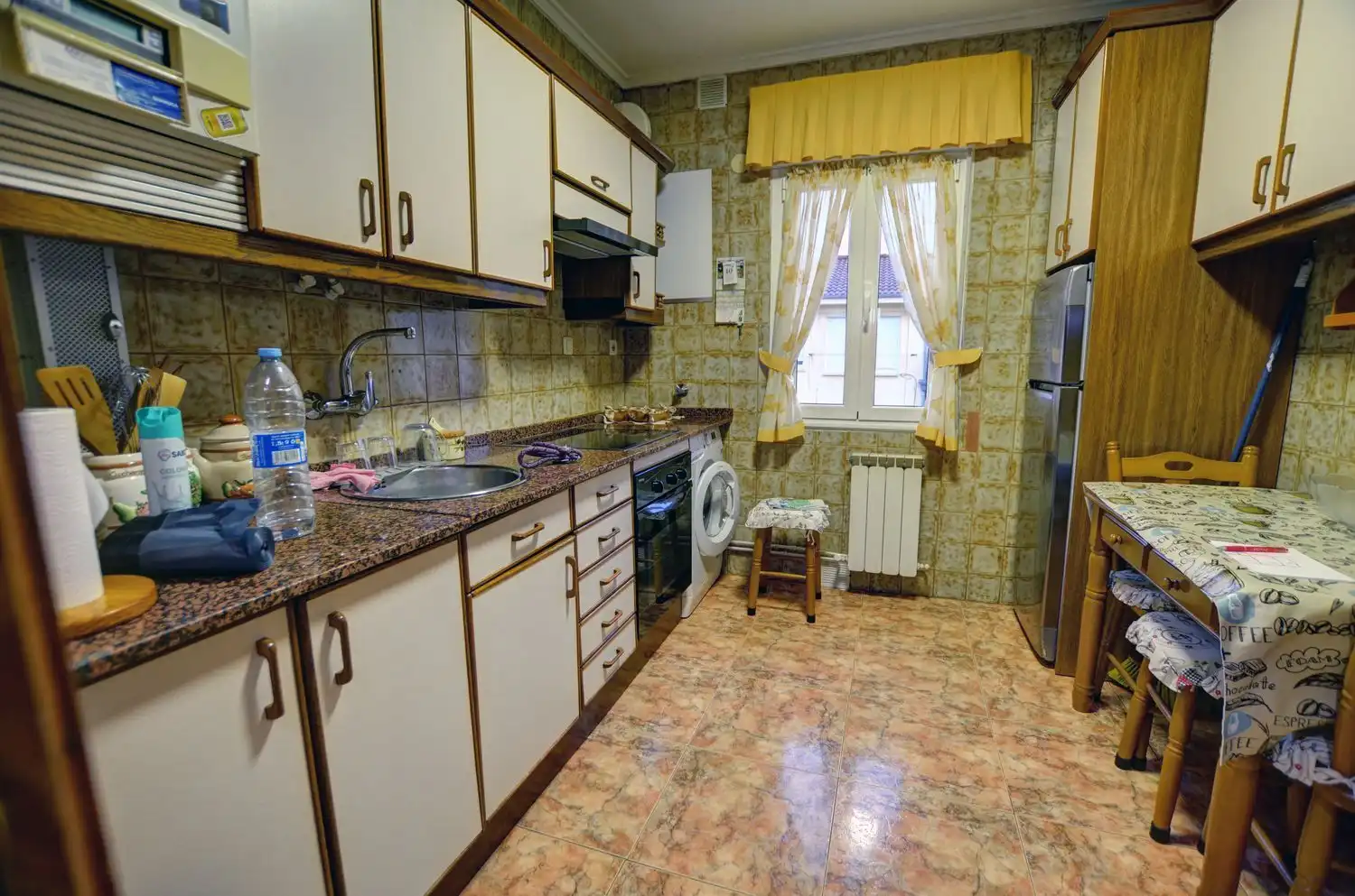 Cocina de Piso en venta en Avilés con Calefacción, Trastero y Piscina