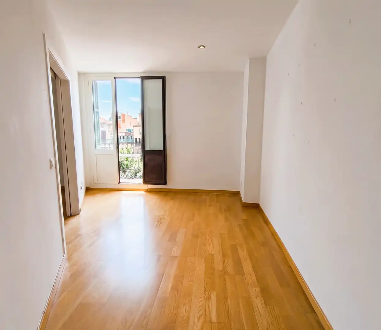 Bedroom of Flat for sale in Barcelona  with Parquet flooring, Terrace and Balcony