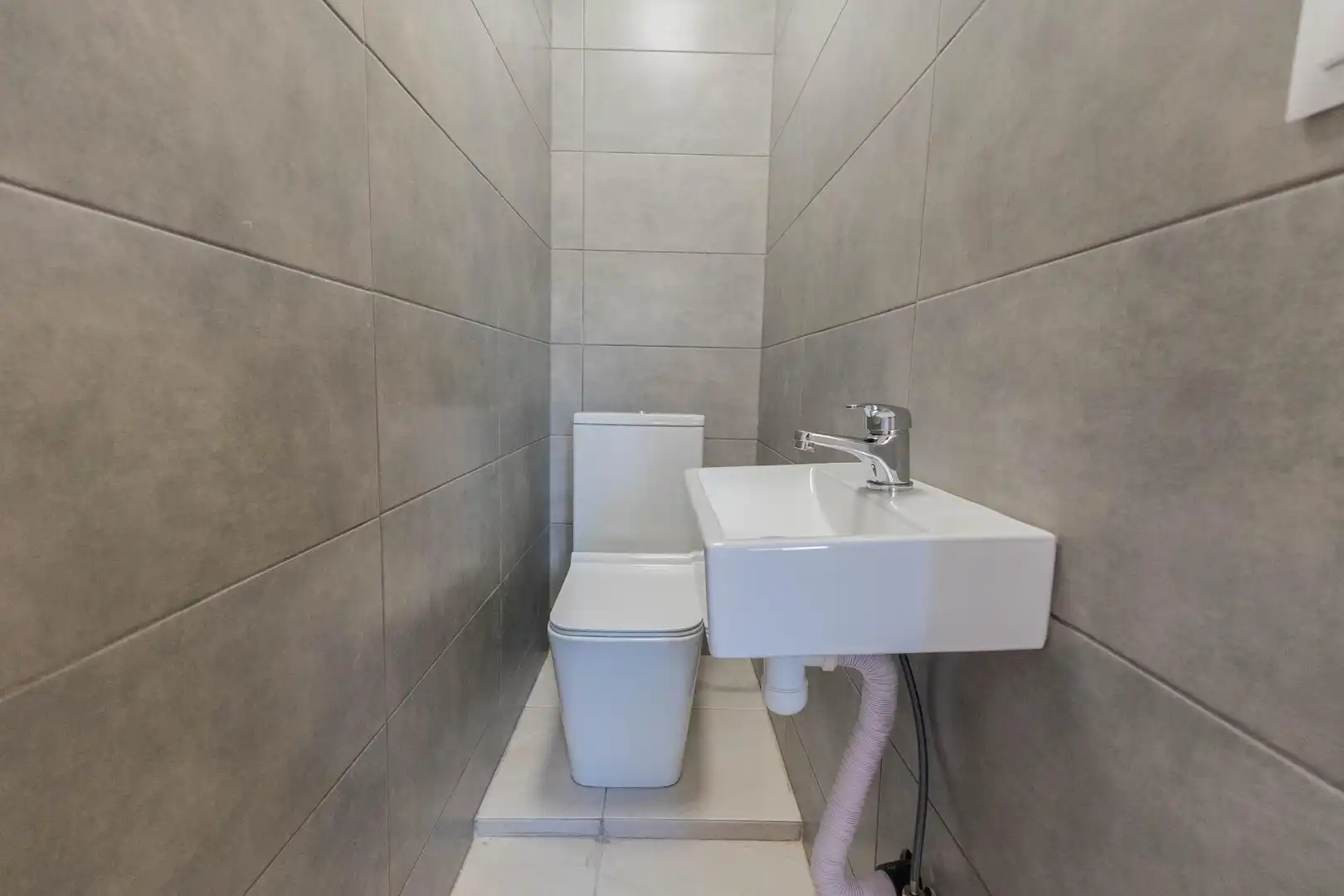 Bathroom of Apartments for sale in Benalmádena  with Air Conditioner, Terrace and Alarm