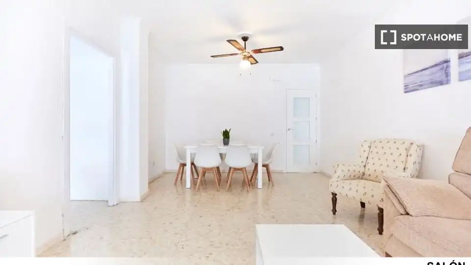 Comedor de Piso de alquiler en Sevilla con Aire acondicionado, Calefacción y Amueblado