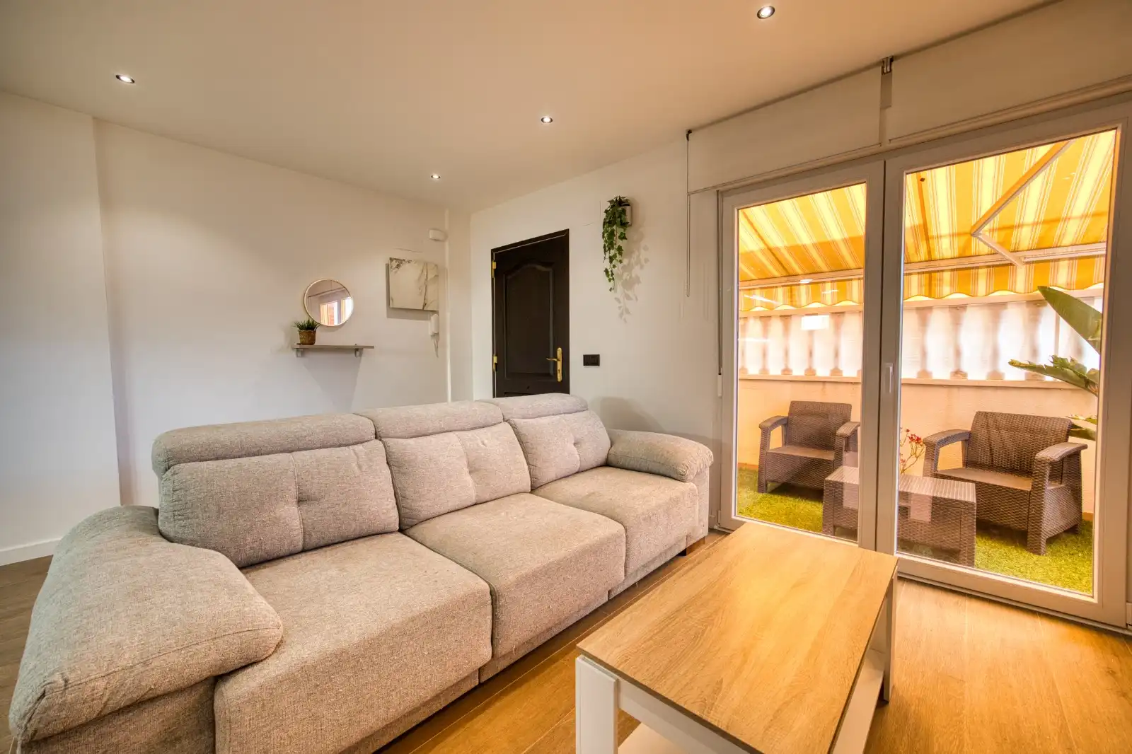 Sala d'estar de Dúplex en venda en Santa Pola amb Aire condicionat, Terrassa i Moblat