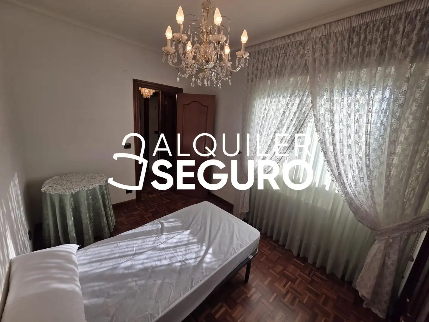Bedroom of Flat for rent in Burgos  with Heating, Terrace and Furnished