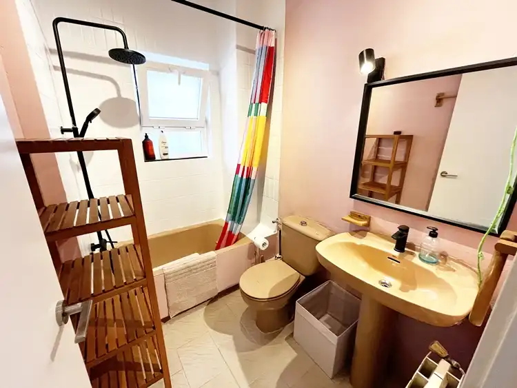 Bathroom of Flat for rent in Madrid  with Heating, Parquet flooring and Furnished