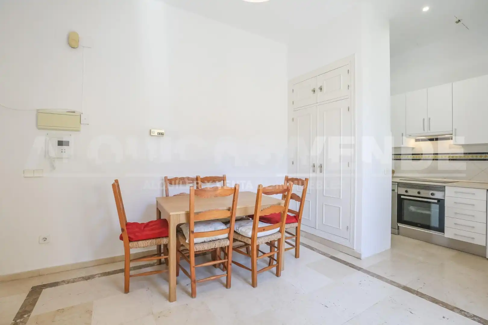 Comedor de Piso de alquiler en Sevilla con Aire acondicionado, Calefacción y Amueblado