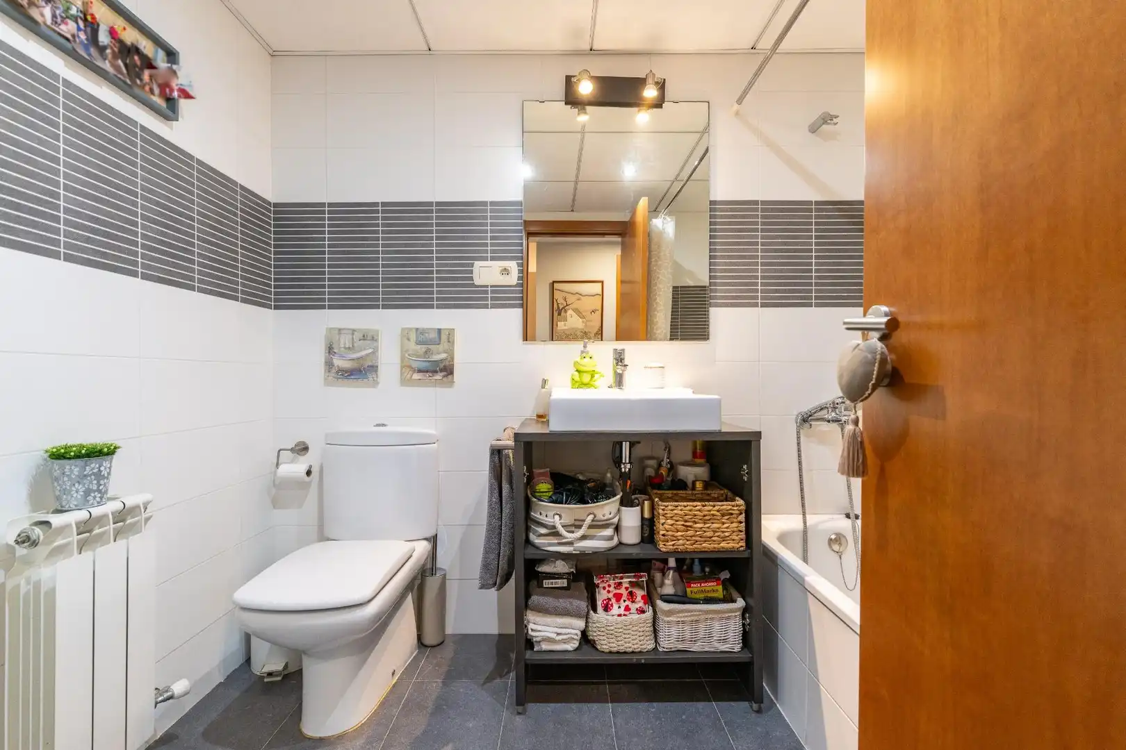 Baño de Casa adosada en venta en Montbrió del Camp con Aire acondicionado, Calefacción y Jardín privado