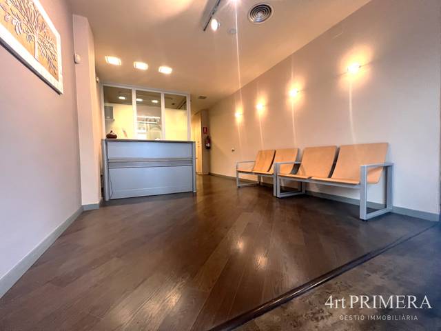 Local comercial en Alquiler en Carrer de la Maladeta en Porta