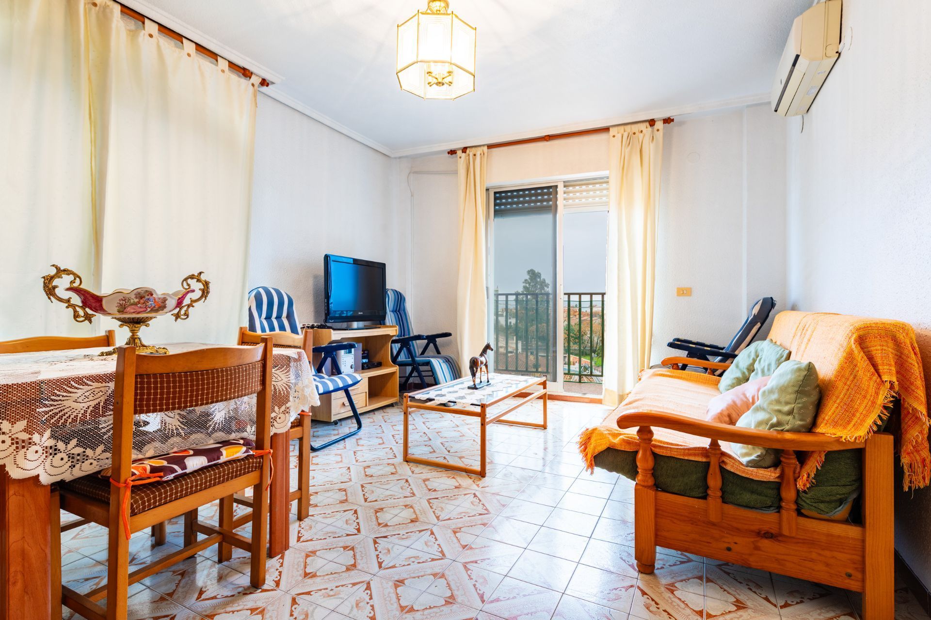 Living room of Apartment for sale in Oropesa del Mar / Orpesa  with Air Conditioner, Terrace and Furnished