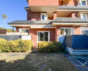 Vista exterior de Dúplex en venda en Sant Andreu de Llavaneres amb Aire condicionat, Calefacció i Jardí privat