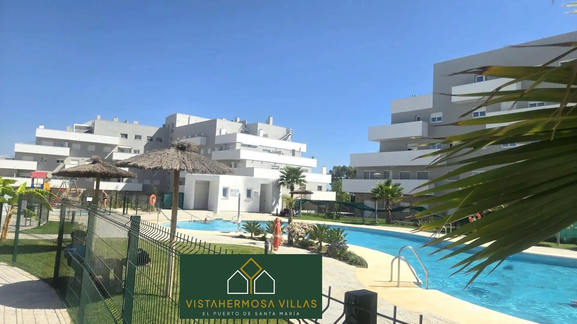 Vista exterior de Piso en venta en El Puerto de Santa María con Terraza y Piscina comunitaria