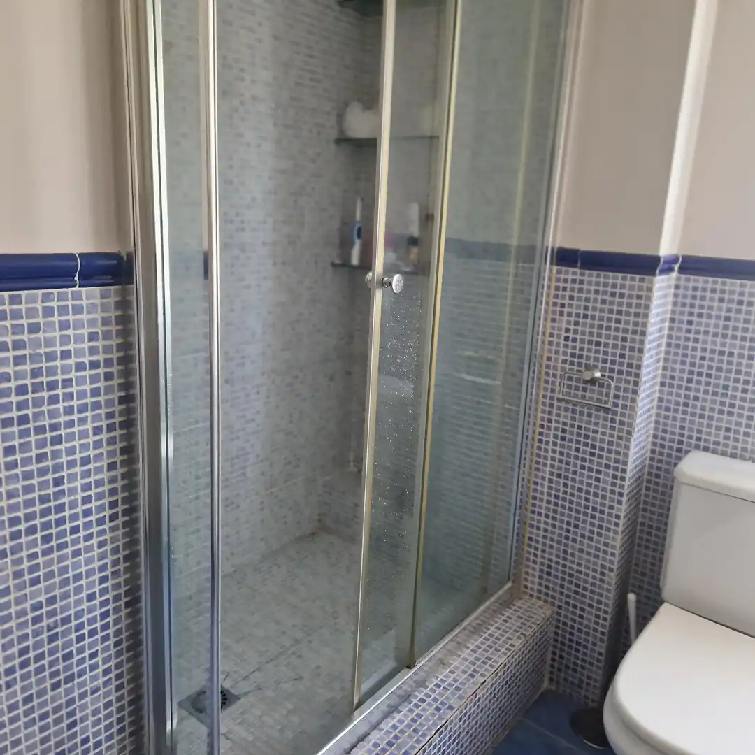 Bathroom of Flat for sale in Madrid  with Air Conditioner, Heating and Private garden