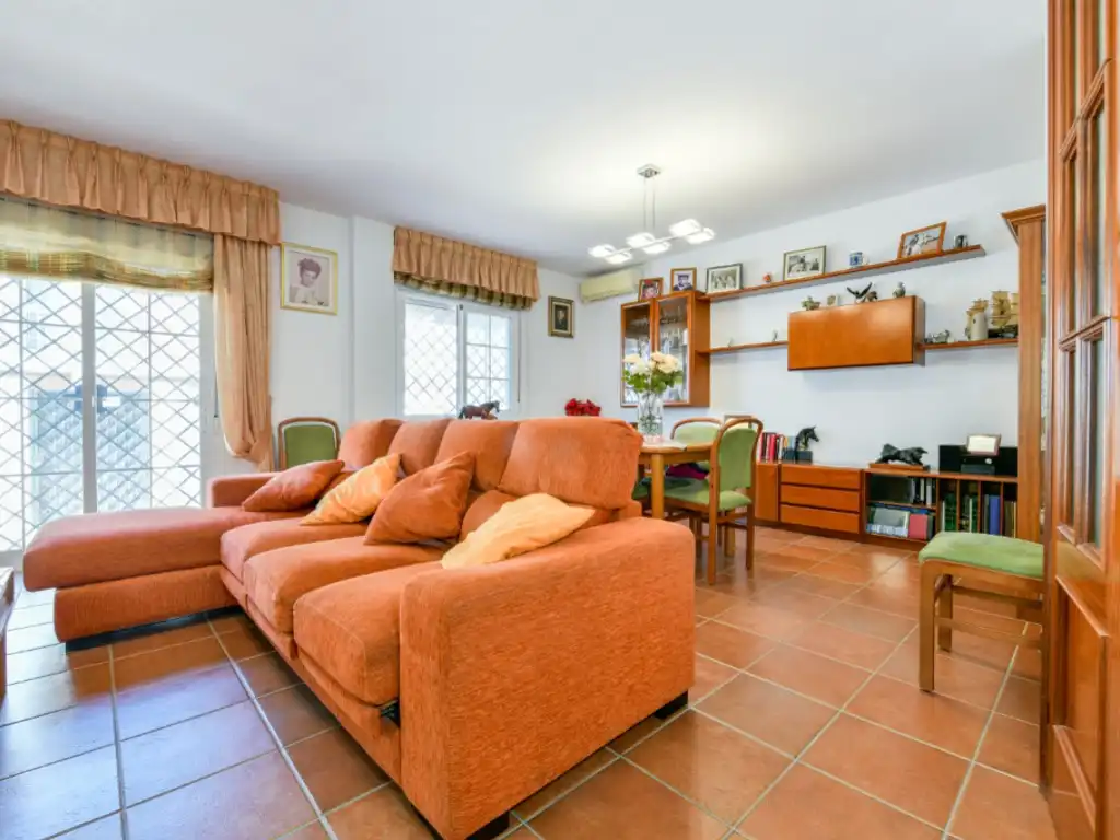 Sala d'estar de Casa adosada en venda en Málaga