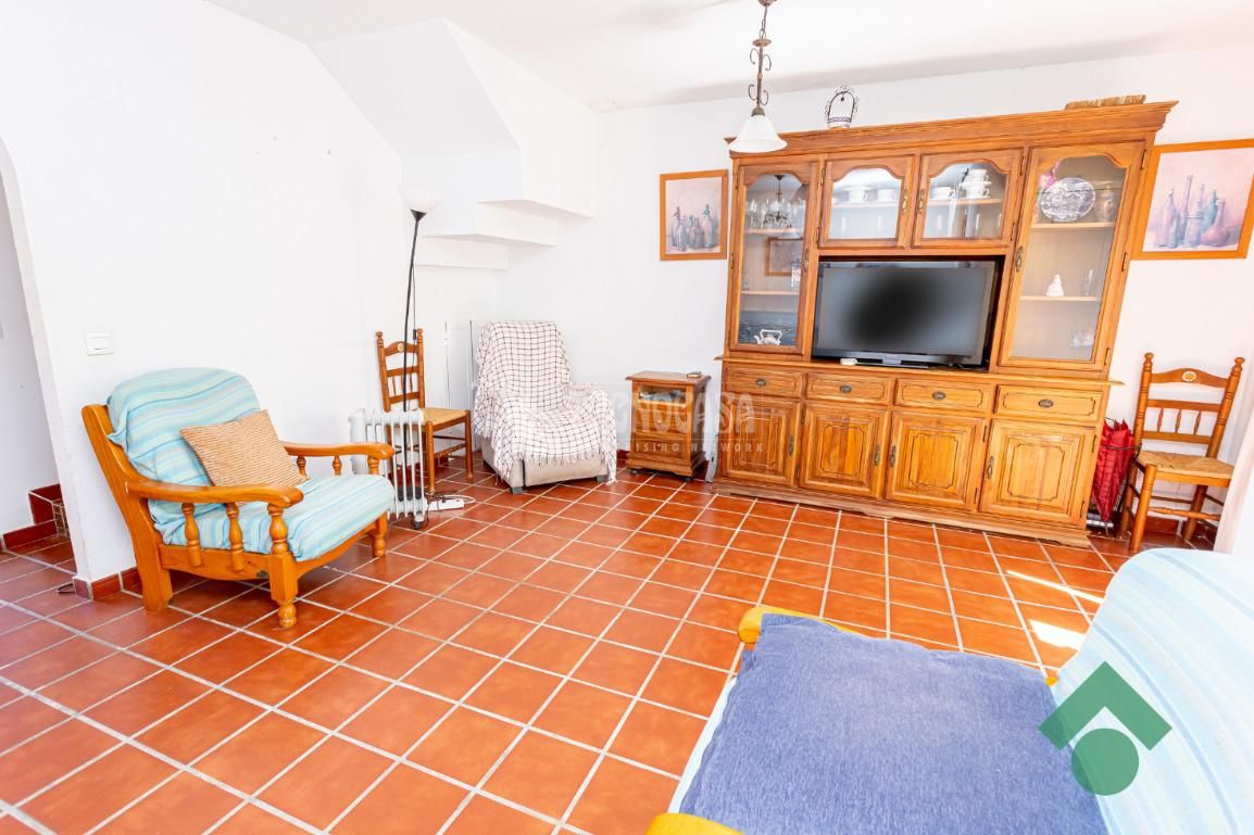 Casa adosada en venda en Algeciras amb Calefacció