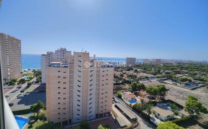 Vista exterior de Pis en venda en El Campello amb Piscina comunitària