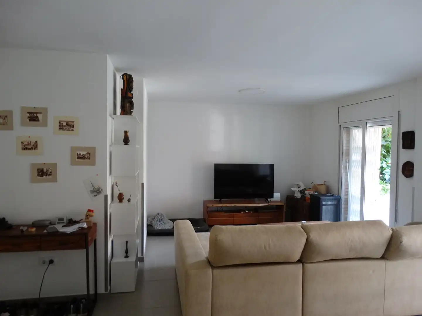 Living room of Ground floor for sale in Vilanova i la Geltrú  with Air Conditioner, Private garden and Terrace