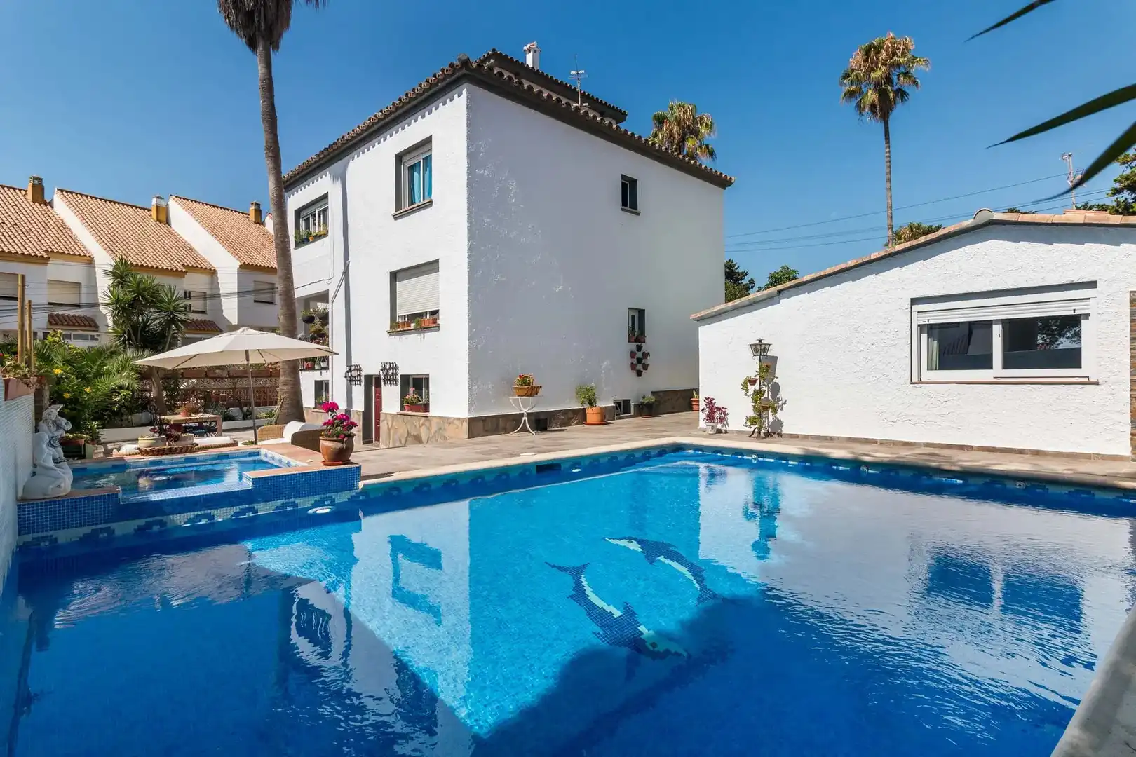Casa con piscina en venta en Alcorrín