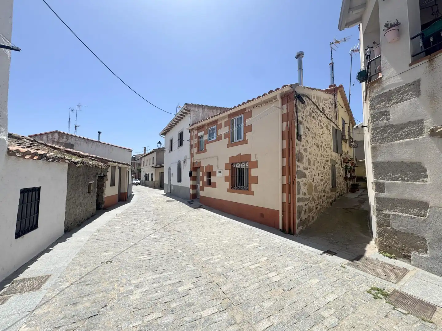 Exterior view of Houses for sale in Tornadizos de Ávila  with Heating