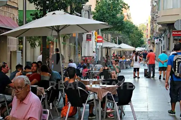 Vista exterior de Local de alquiler en Barcelona